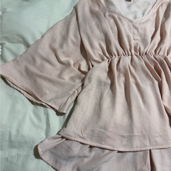 American Eagle Pink Butterfly Short‎ Sleeve Shirt Top with V-neckline Size Small - Picture 9 of 12